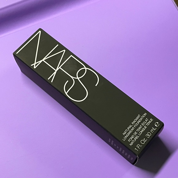 Nars natural radiant, long wear foundation in the color Marquises, medium/dark - Picture 3 of 4